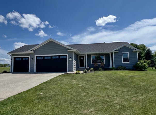 582 CLAY Street, WRIGHTSTOWN, WI 54180