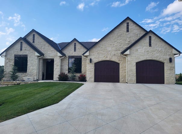 907 Veranda Cir, McPherson, KS 67460