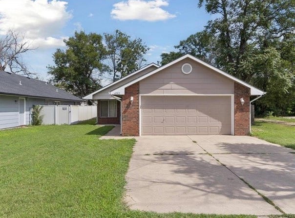 4102 W Douglas Ave, Wichita, KS 67212
