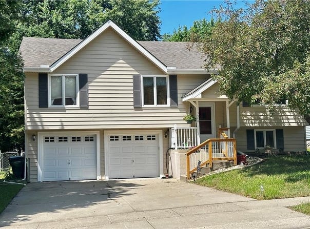 3508 Tudor Drive, Leavenworth, KS 66048