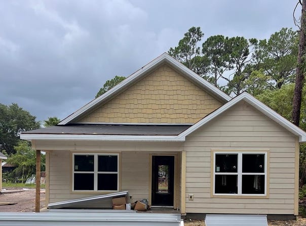 202 13th St, Apalachicola, FL 32320