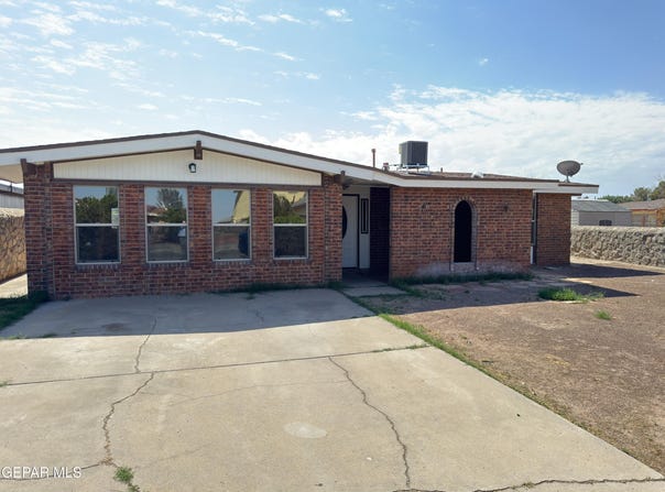 378 HOURGLASS Drive, El Paso, TX 79915
