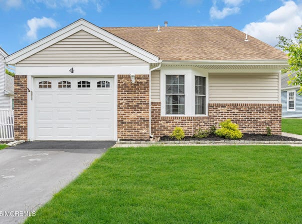4 Beechwood Court, Barnegat, NJ 08005