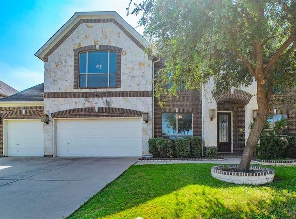 10325 Crowne Pointe Lane, Fort Worth, TX 76244