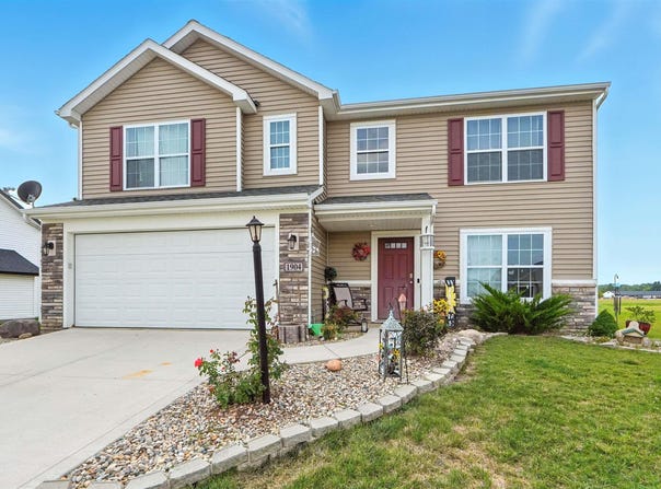 1904 Waynedale Drive, Garrett, IN 46738