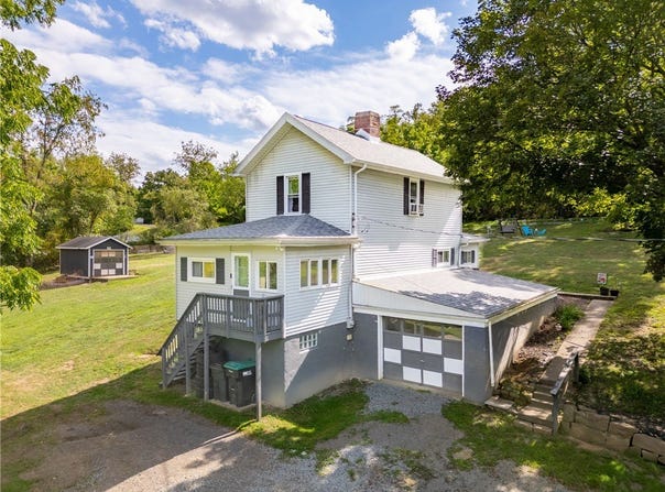 33 Hubbard Rd, Smith, PA 15021