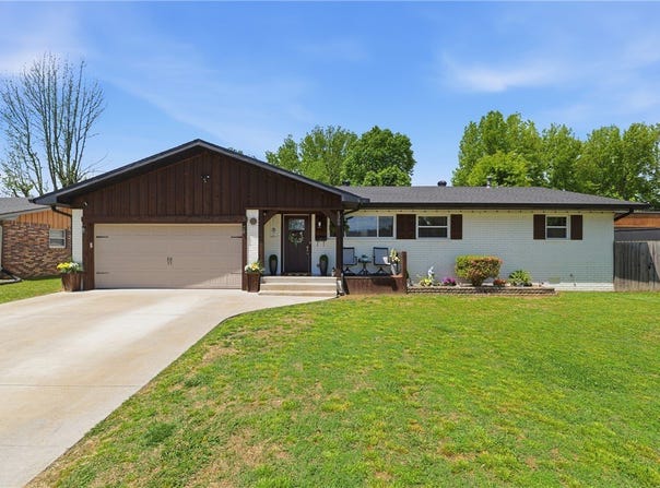 1300 Dyer Street, Springdale, AR 72762