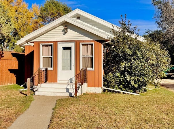 110 5th Ave NW, Bowman, ND 58623
