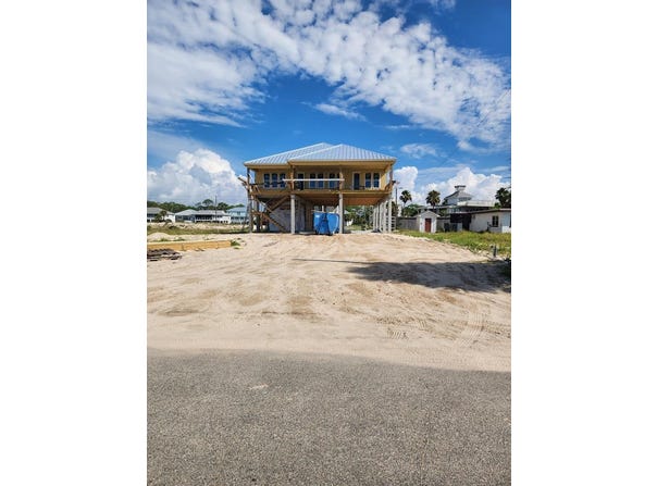 725 E Gorrie Dr, St. George Island, FL 32328
