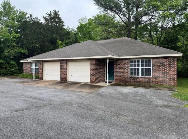 523  S Dockery  LN, Fayetteville, AR 72701