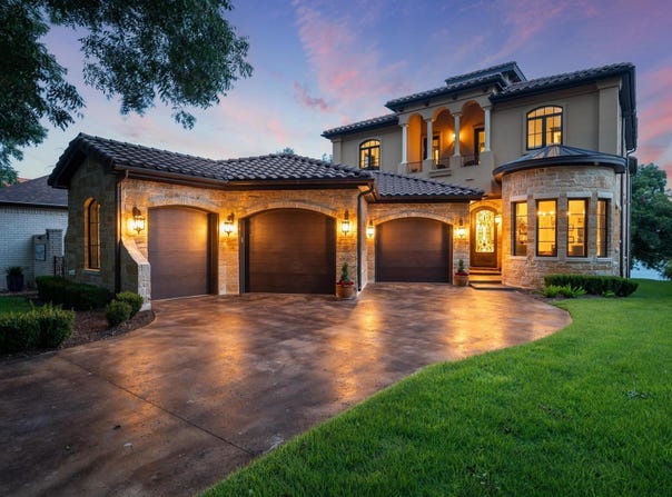 373 Meadowlakes Drive, Marble Falls, TX 78654