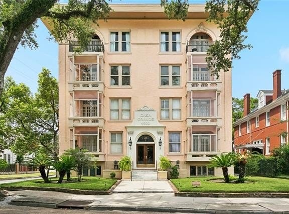 4900 SAINT CHARLES Avenue, New Orleans, LA 70115
