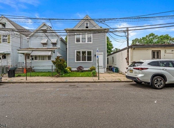6 Pleasant Ave, Clifton City, NJ 07013-2109