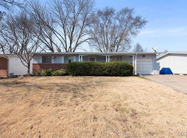 2755 Patterson Road, Florissant, MO 63031