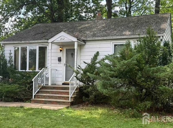 212 Middlesex Avenue, Iselin, NJ 08830