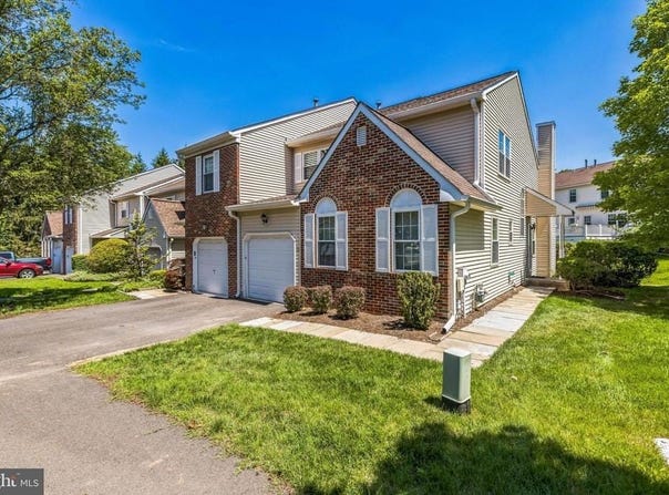 22 PIONEER COURT, EWING, NJ 08628