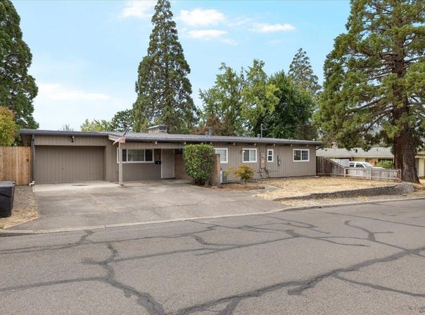 204 Kings Way, Central Point, OR 97502