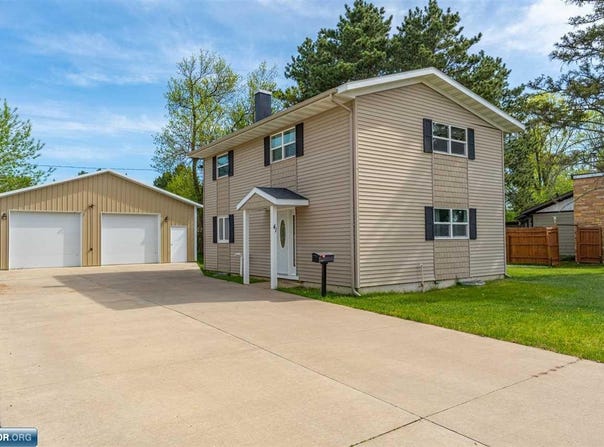 41 Astor Rd, Babbitt, MN 55706