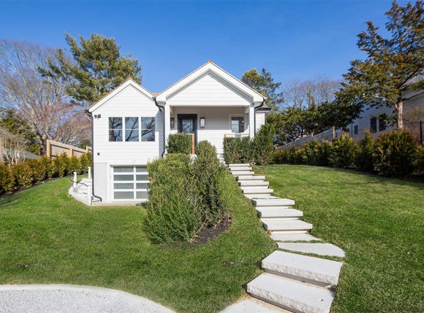 195 Little Fresh Pond Road, Southampton, NY 11968