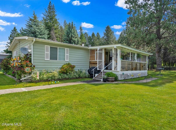 443 Herrmann Lake Rd, Sagle, ID 83860