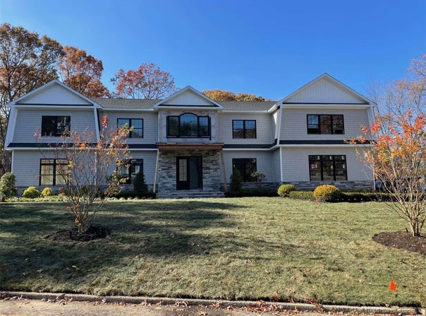 31 Fairbanks Boulevard, Woodbury, NY 11797