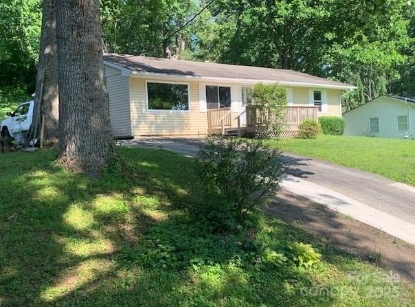 107 ROBLEIGH Drive, Hendersonville, NC 28739