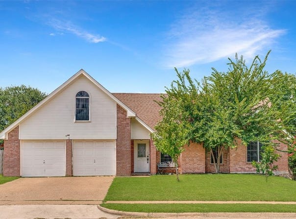9 Atlantic Avenue, Midlothian, TX 76065