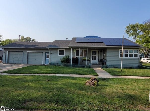 318 E Pleasant Valley Street, Sigourney, IA 52591