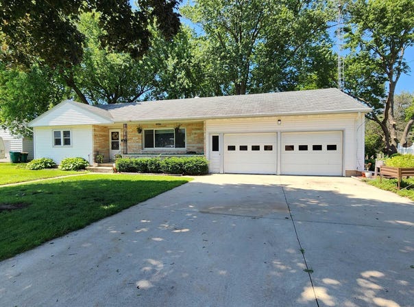606 N Iowa Avenue, Nora Springs, IA 50458