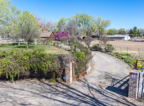 350 Applewood Road, Corrales, NM 87048