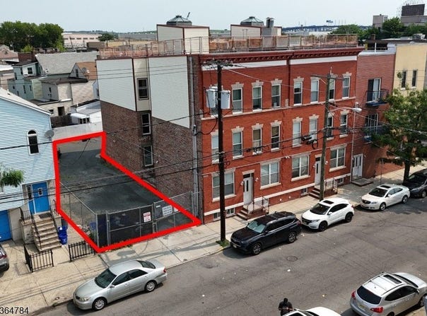 136 Fleming Ave, Newark City, NJ 07105-4010