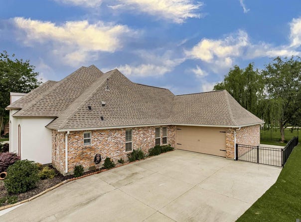 2095 High Point Dr, Zachary, LA 70791