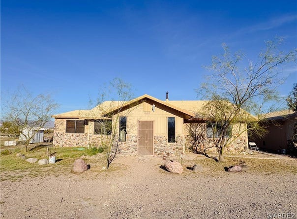 820 S Elfrida Road, Golden Valley, AZ 86413