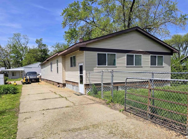 13595 1ST Street, Pekin, IL 61554