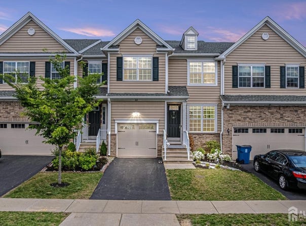 22 Larkspur Lane, Monroe, NJ 08831