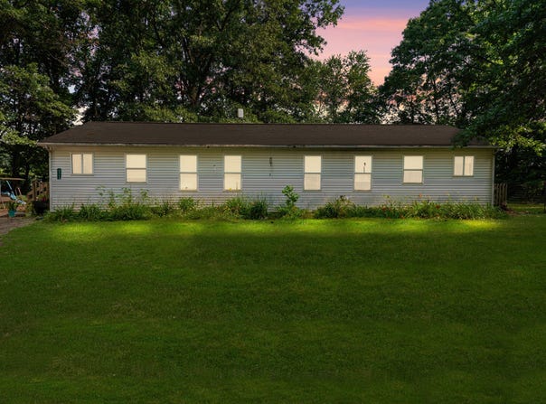3714 W Hastings Lake Road, Jonesville, MI 49250