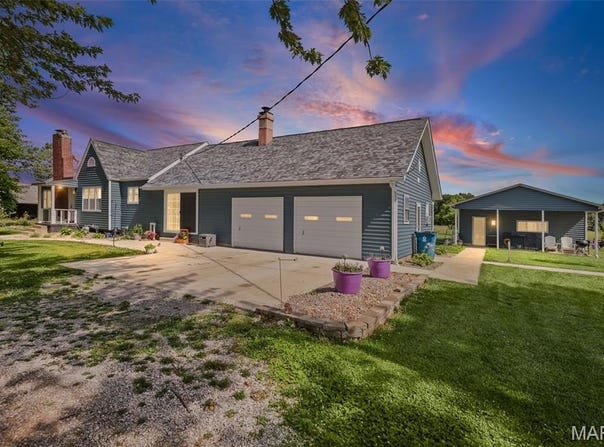 23035 Dubois Blacktop Road, Dubois, IL 62831