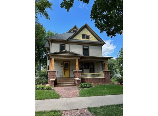 323 W Jefferson Street, Winterset, IA 50273