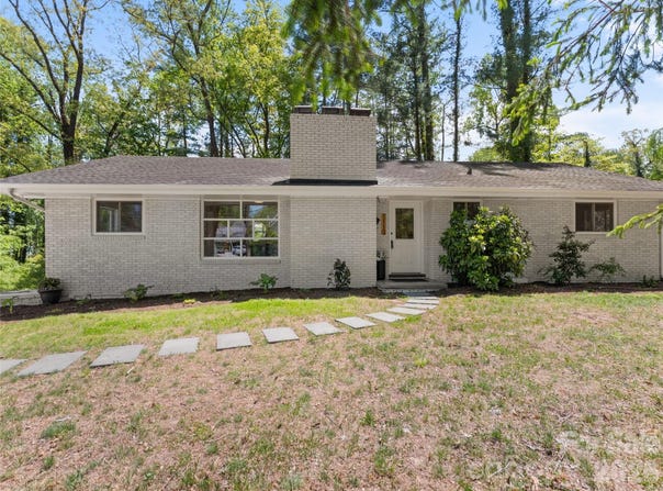 1110 3rd Avenue W, Hendersonville, NC 28739
