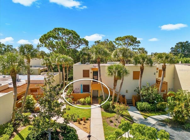 207 PINENEEDLE DRIVE, BRADENTON, FL 34210