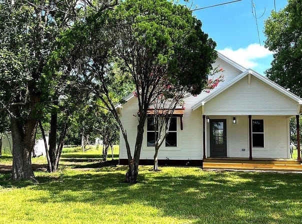 1105 Carroll Lane, La Grange, TX 78945