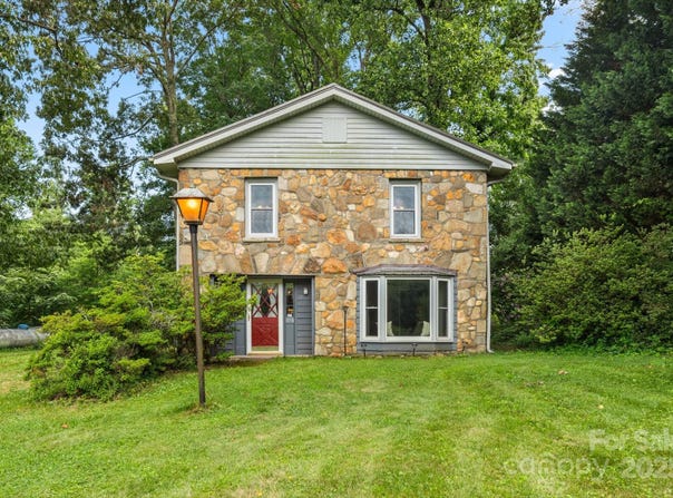 1058 Howard Gap Loop Road, Flat Rock, NC 28731