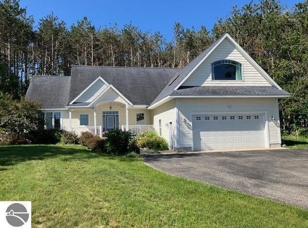4838 KEATON LANE 106, PETOSKEY, MI 49770