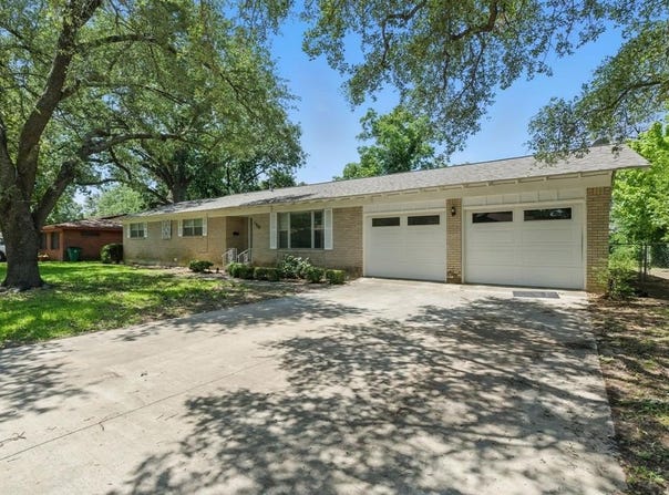 1270 N Wildwood Drive, Stephenville, TX 76401