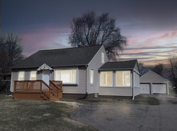 2712 Voorheis Road, Waterford, MI 48328