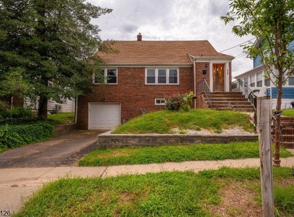 518 Thompson Ave, Roselle Boro, NJ 07203-1537