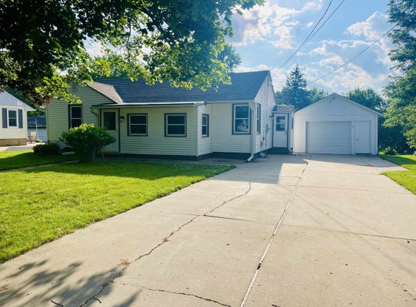 705 S 7th, OREGON, IL 61061