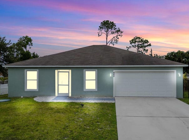 482 NW Fairfax Avenue, Port Saint Lucie, FL 34983