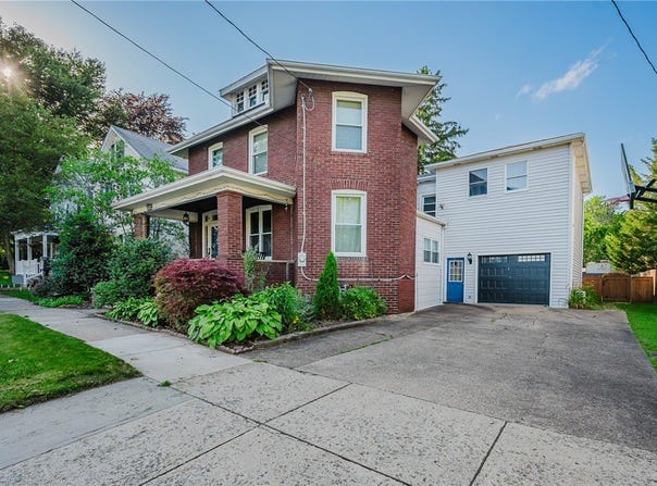 557 Oak St, Indiana Boro, PA 15701