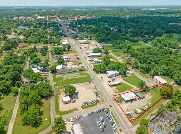 1121 N Main Street, Paris, TX 75460